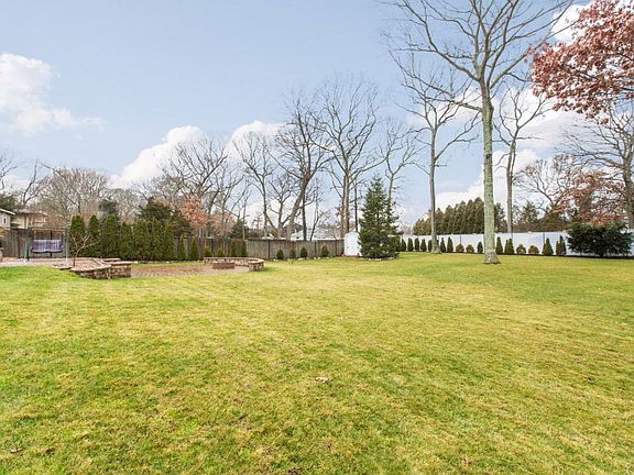 3rd image of 15 Lolly Ln