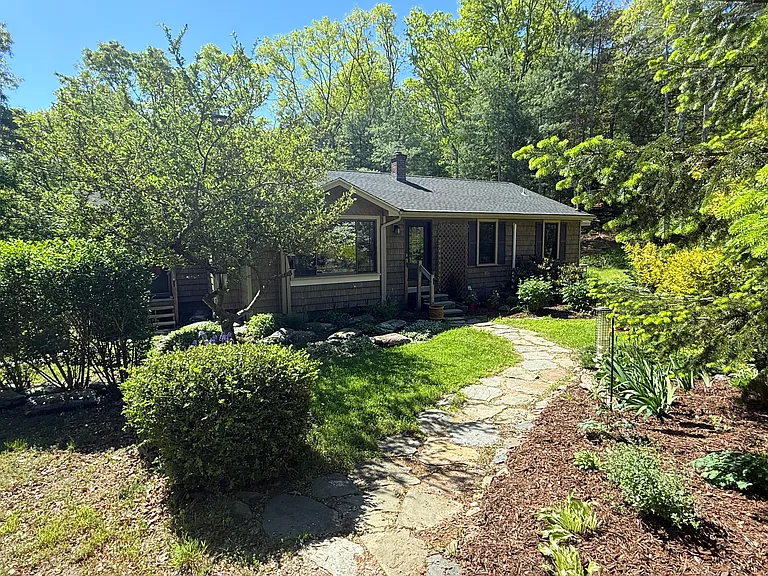 49 Arbutus Trl — Photo 2
