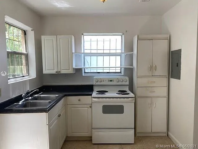 2012 NW 42nd St #R — Photo 33