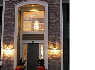 16 Fall Meadow Dr, Pittsford, NY 14534