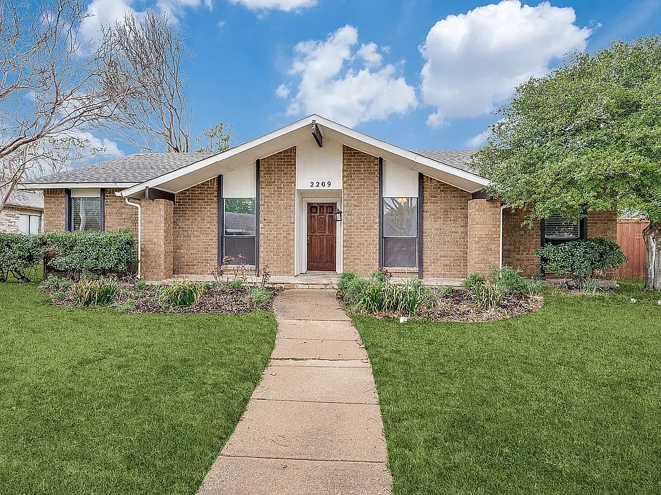 2209 Travis Dr