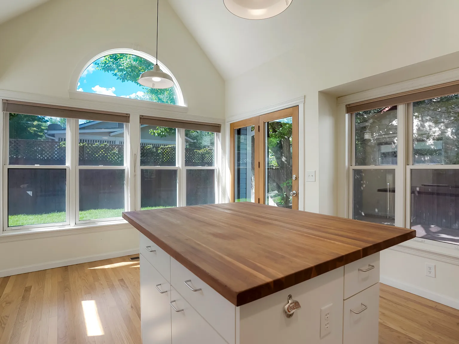 918 University Ave — Photo 4