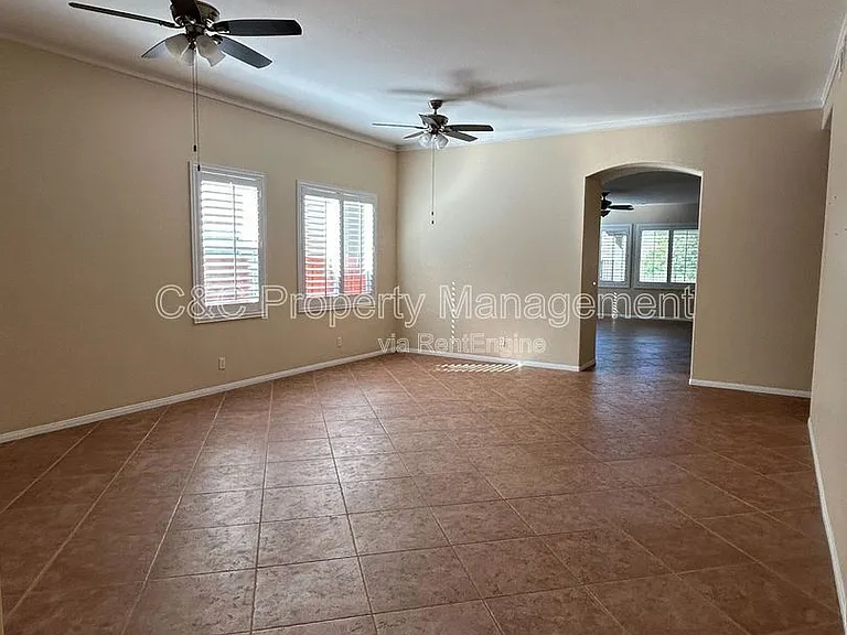 30934 Crystalaire Dr — Photo 8