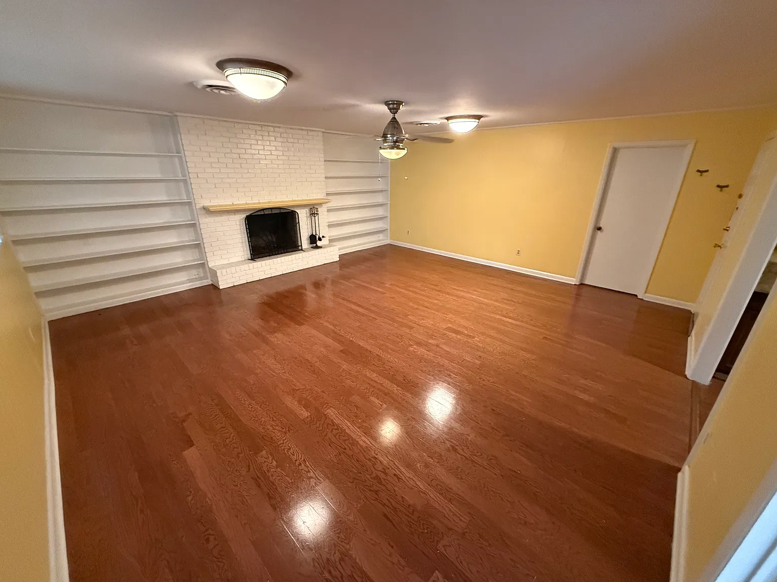 3 bed, 2174 sqft, $2,000 — Photo 2