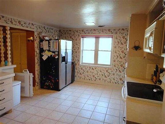 4th image of 914 N Chapman Ave