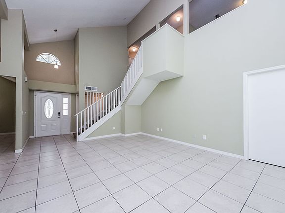 3rd image of 411 Morning Glory Dr