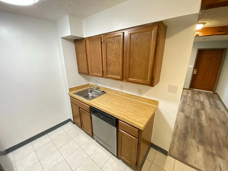 1669 Summit St #1675 — Photo 22