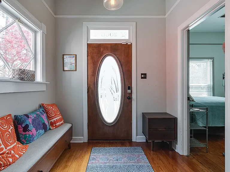 2066 Carr Ave — Photo 2