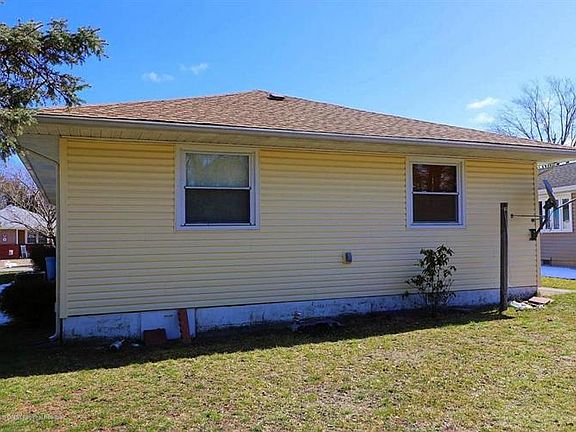 5th image of 305 Curacao St
