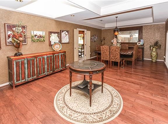 4th image of 6301 Glenhollow Ct