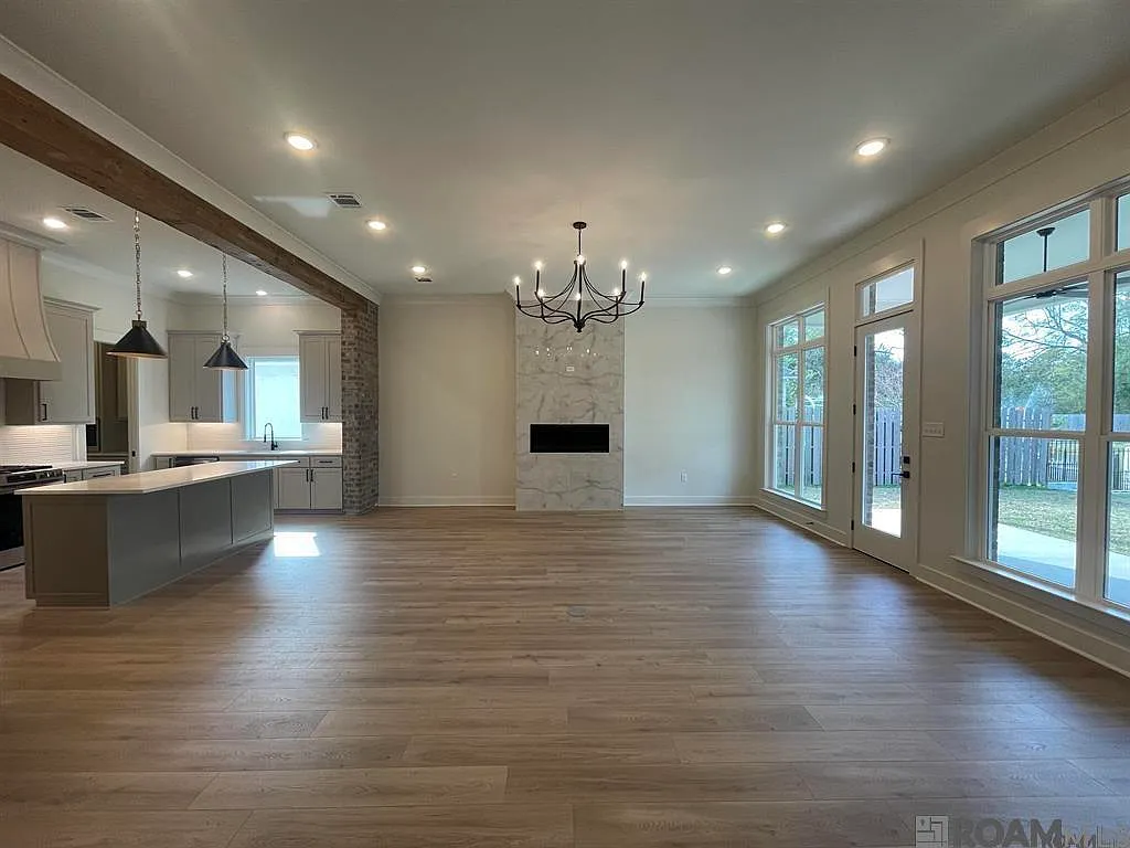 4 bed, 2296 sqft, $3,200 — Photo 3