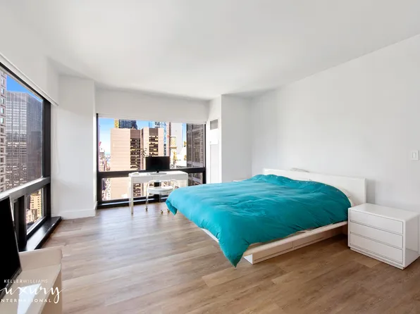 721 5th Avenue image 11 of 14