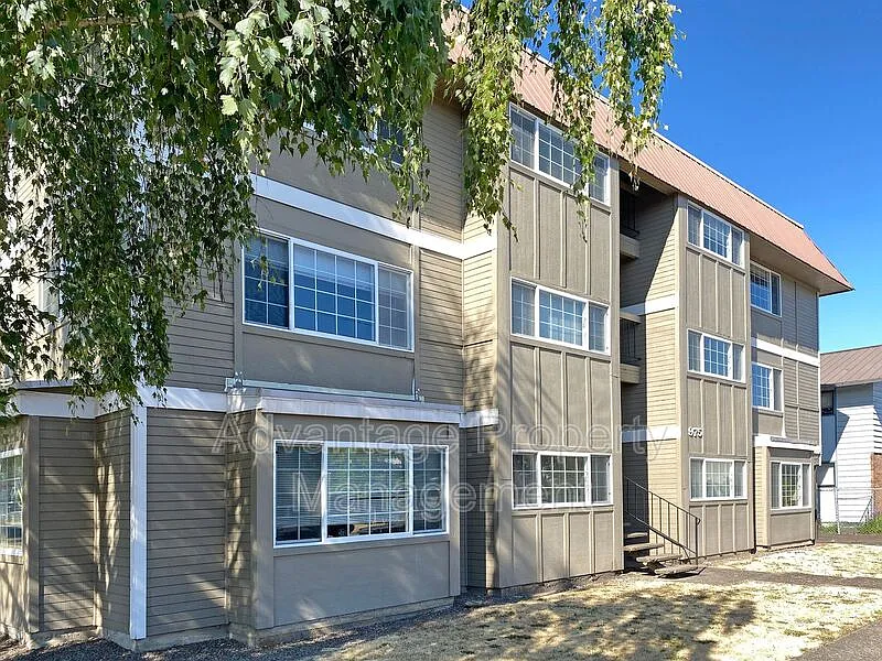 975 NW Garfield Ave #1
