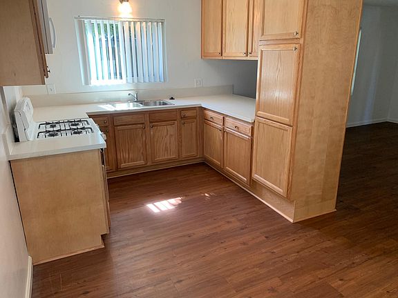 3rd image of 1098 Bonita St