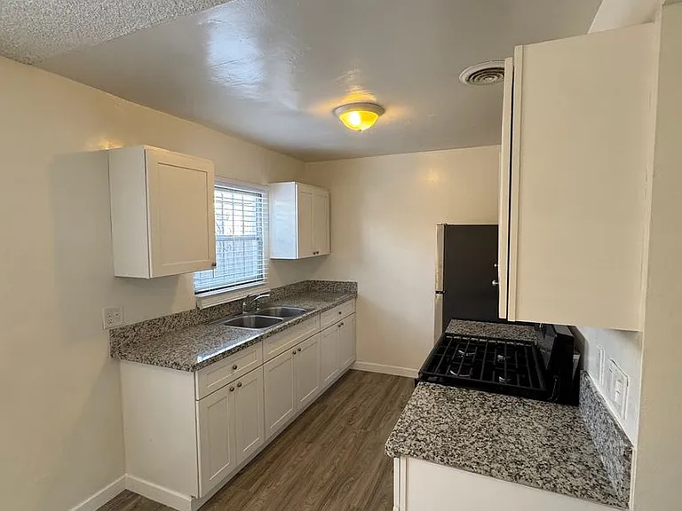 1134 Raymond Ave — Photo 9