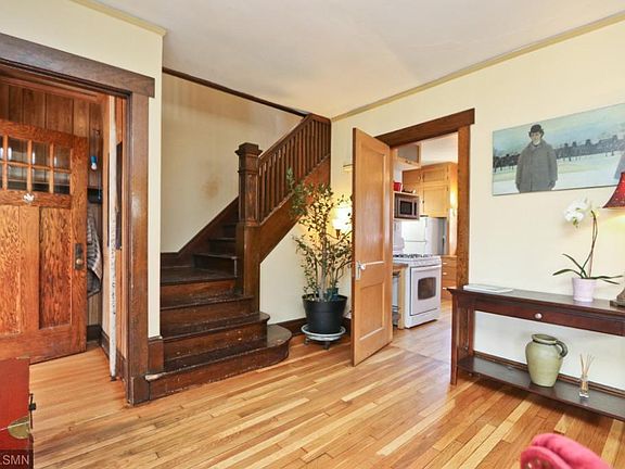 4th image of 1365 Charles Ave