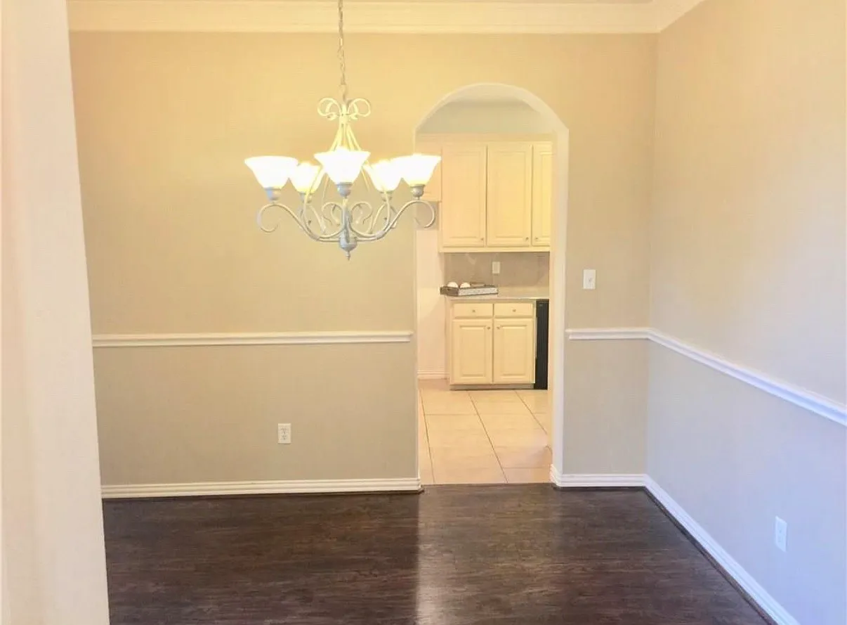 4 bed, 2.5 bath, 2456 sqft, $2,950 — Photo 2