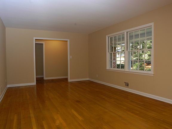 3rd image of 2429 Sherbrooke Ct