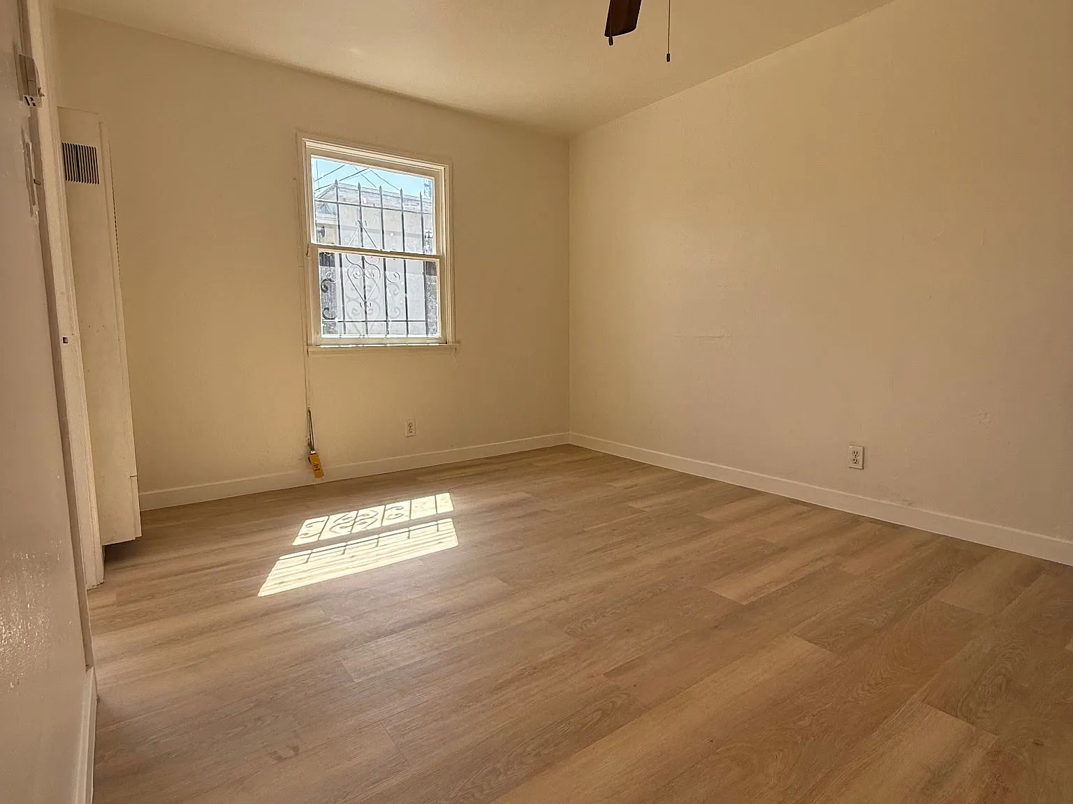 Studio, $1,250 — Photo 3