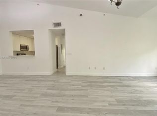 2941 Riverside Dr APT 304, Coral Springs, FL 33065