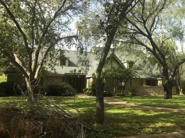 2214 Village Dr, Mission, TX 78572