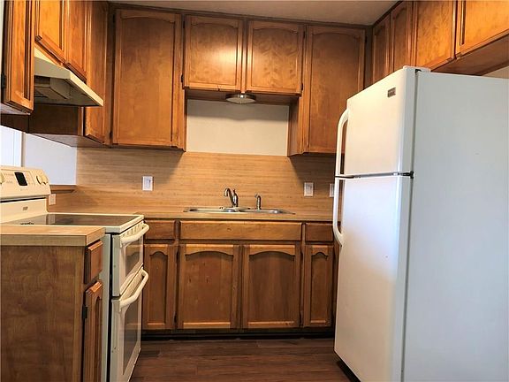 5th image of 1032 Southcliff Dr