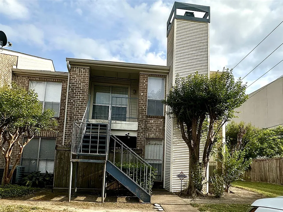 3900 Woodchase Dr #92