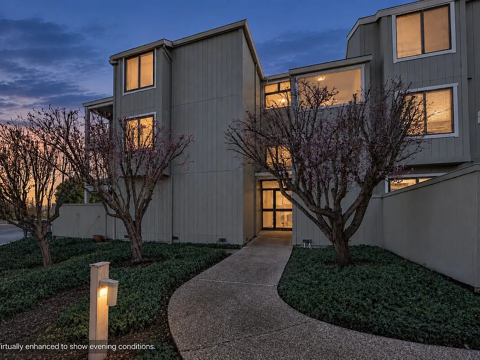 2 Lakeview Ct