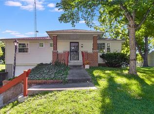 3905 NE Chaumiere Rd, Kansas City, MO 64117