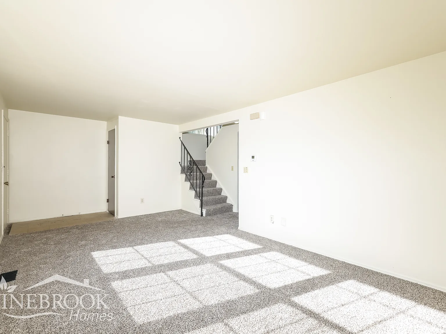 7673 Mount Hood — Photo 3