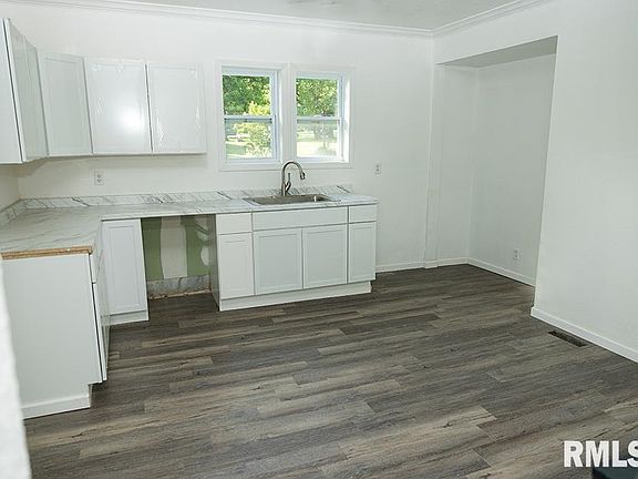 5th image of 221 E Broadway St