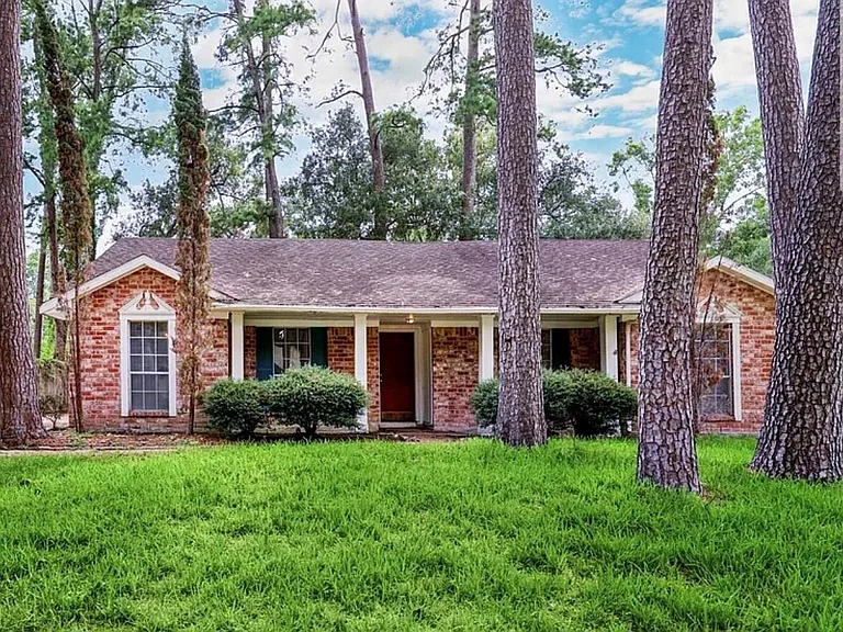 25403 Lynbriar Ln — Photo 1