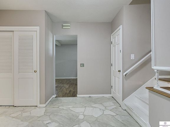 3rd image of 406 Kings Dr
