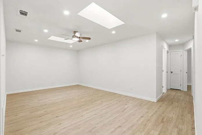 3 bed, 2.0 bath, 1066 sqft, $2,095 — Photo 4