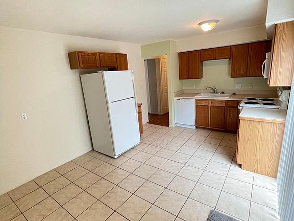 4th image of 906 Creekwood Ln