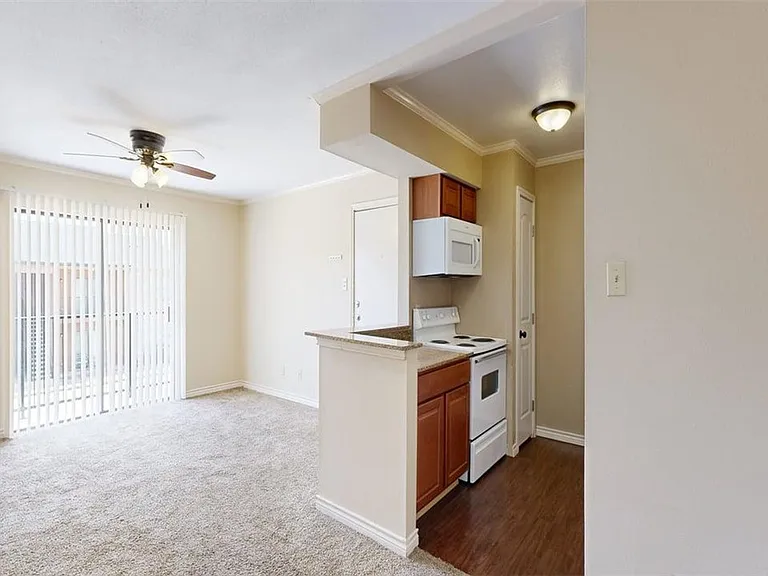 904 University Oaks Blvd #20 — Photo 9