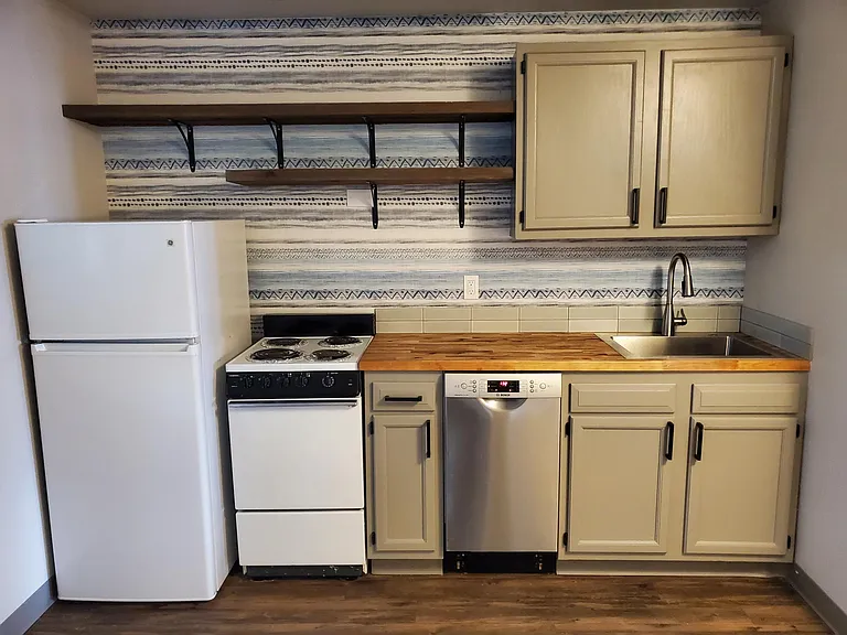 301 S Pine St #105 — Photo 2