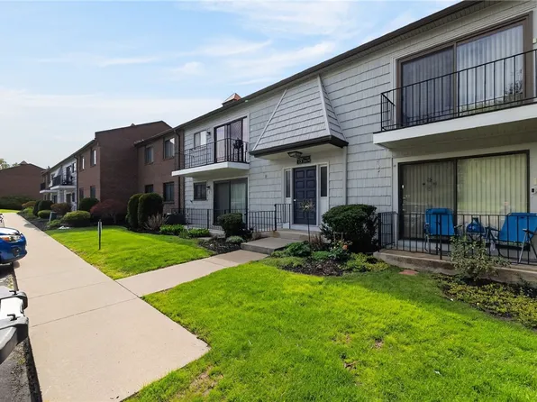 15 High Gate Trl Unit 8, Perinton, NY 14450