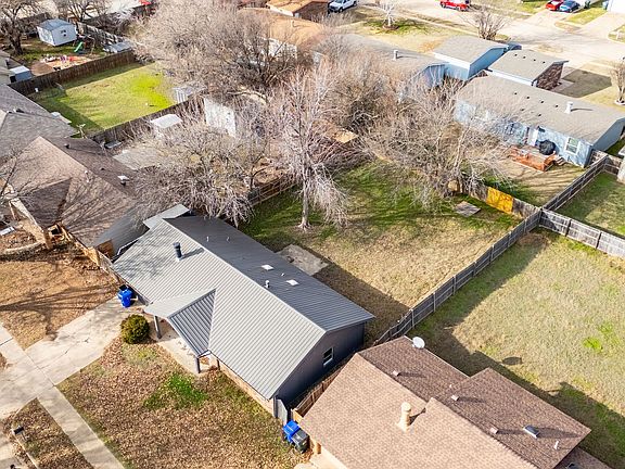 4th image of 2217 Meridian Dr