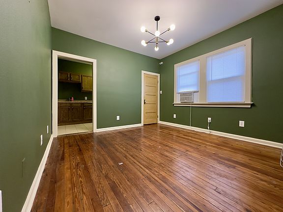 3rd image of 9 Fontainebleau Dr
