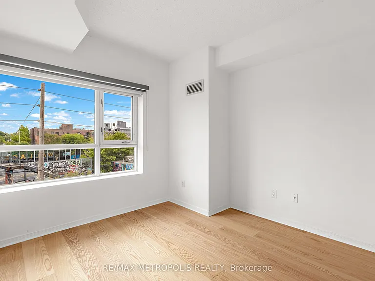 2495 Dundas St W #412 — Photo 20