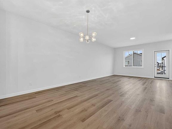 5th image of 1750 E Rangeview Dr SE #127