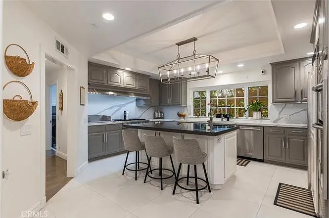 4637 Westchester Dr — Photo 11