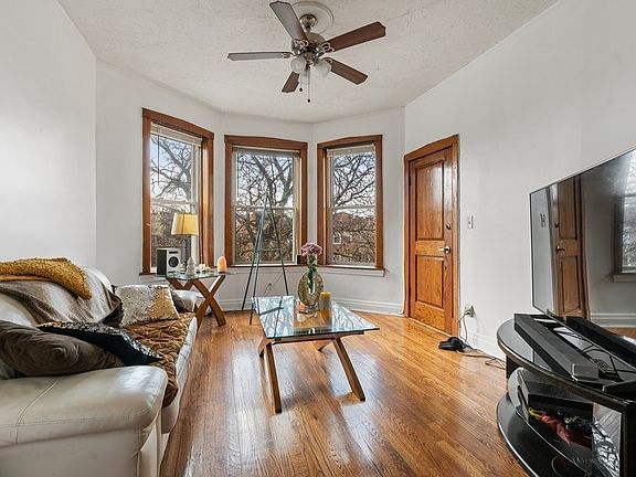 2nd image of 5212 W Montrose Ave