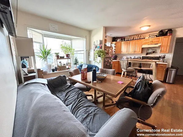 64 Hillside St, Mission Hill, MA