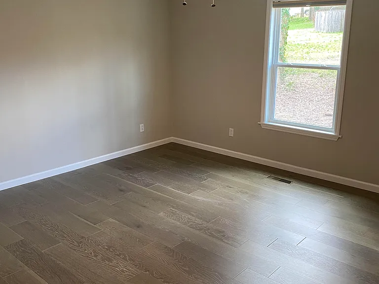 705 Bullrun Rd — Photo 4