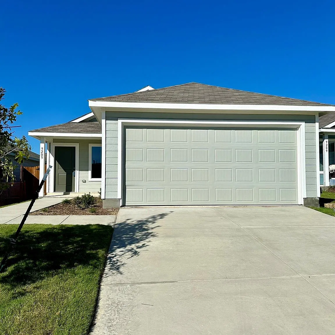 3 bed, 1407 sqft, $2,400 — Photo 2