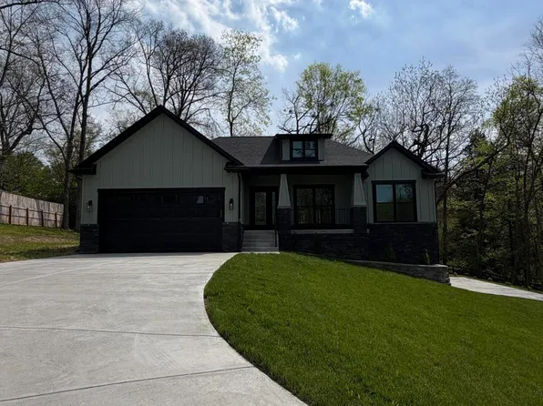 8105 Michael Ray Dr, Louisville, KY 40219