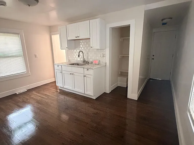 160 Ivy St — Photo 3