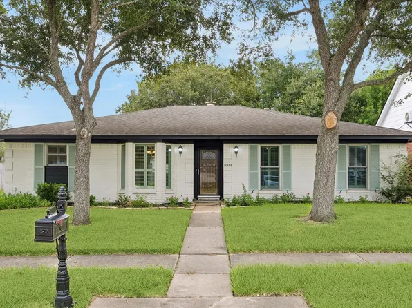 1809 Winding Creek Dr, Pearland, TX 77581